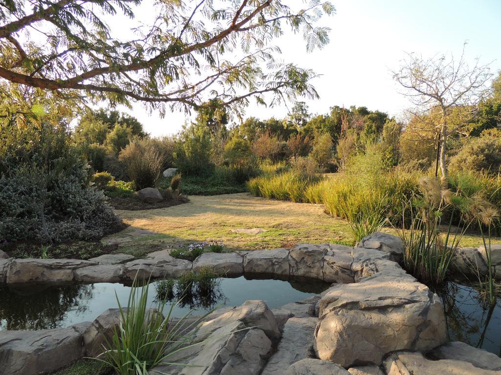 Strawberry Fields Country Manor Guest House Johannesburg Exterior photo