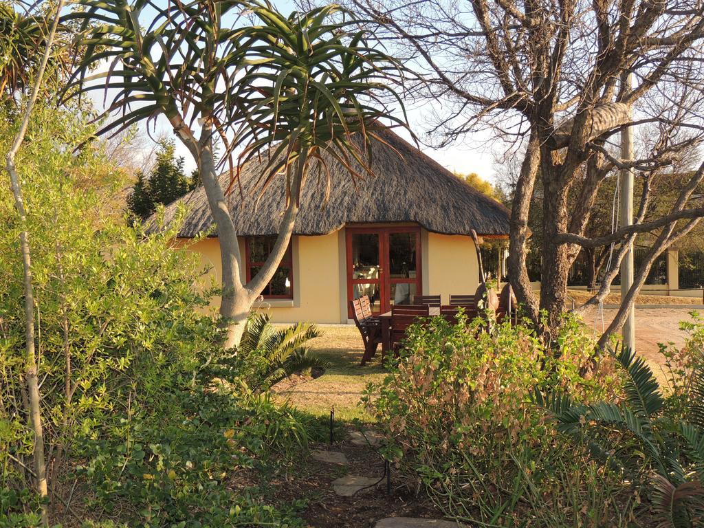 Strawberry Fields Country Manor Guest House Johannesburg Room photo